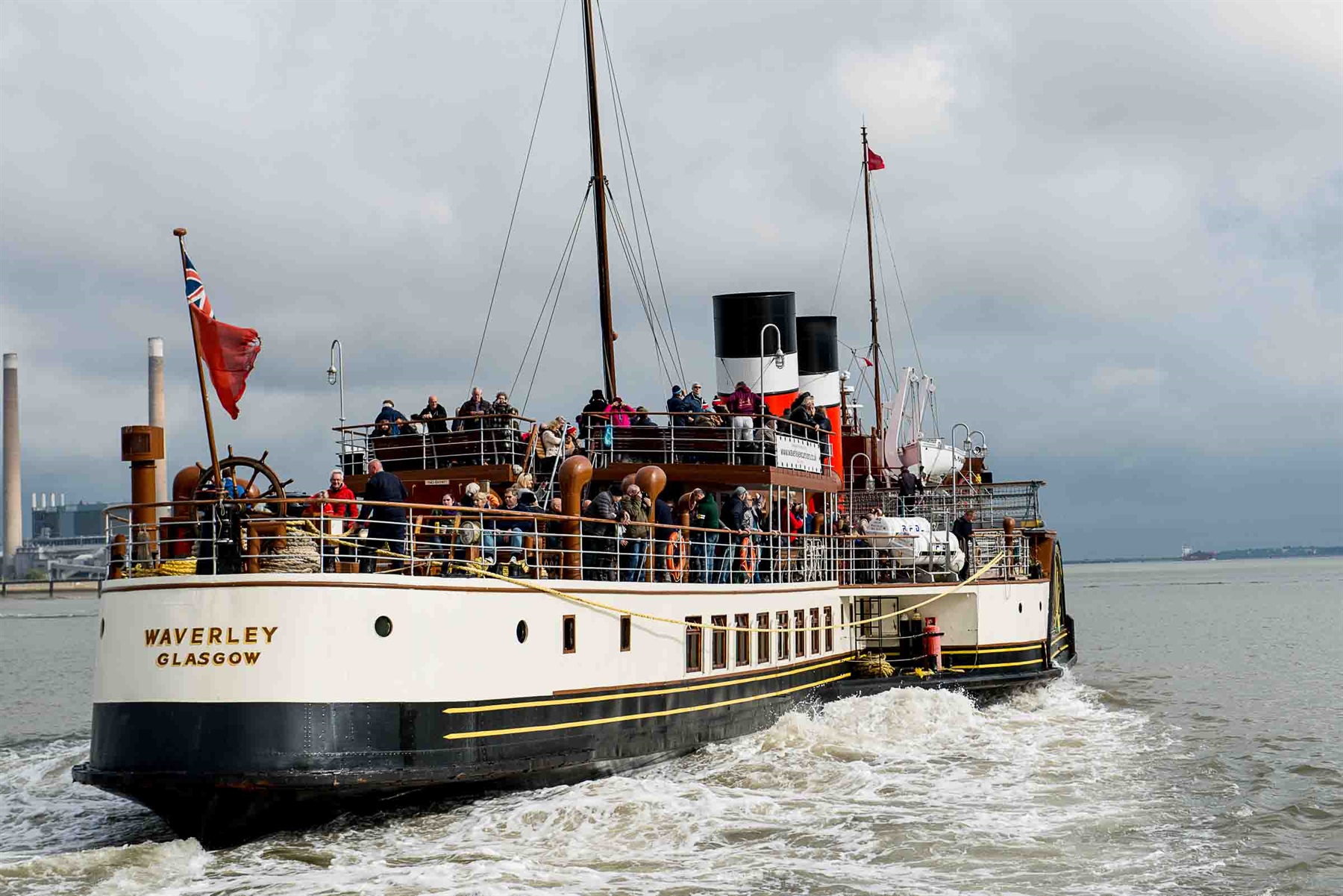 Flussabwärts mit dem Dampfschiff Waverly