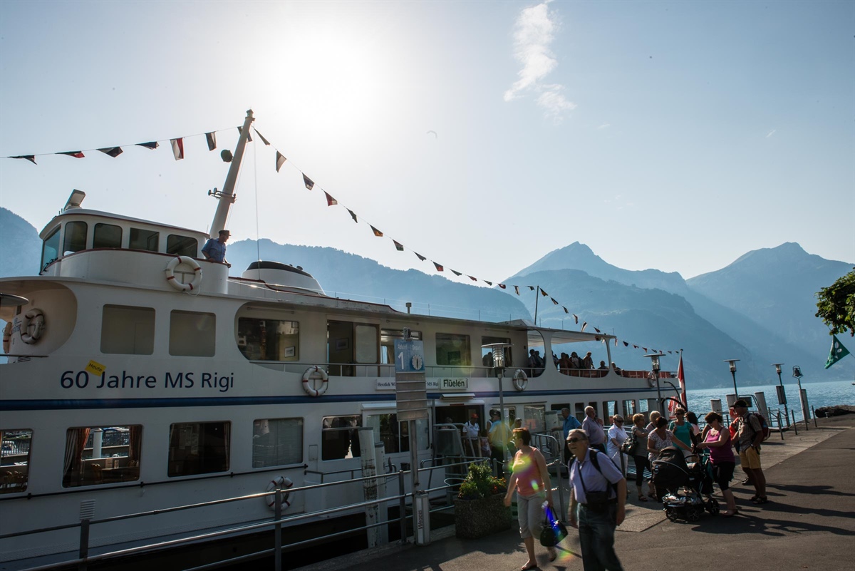 Schiffshorn-Sinfonie - Motorschiff Rigi in Flüelen mit dem thehOrn -  www.Luzerner-Dampfschiff.ch